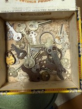 Mixed lot of vintage and antique keys, various sizes and styles