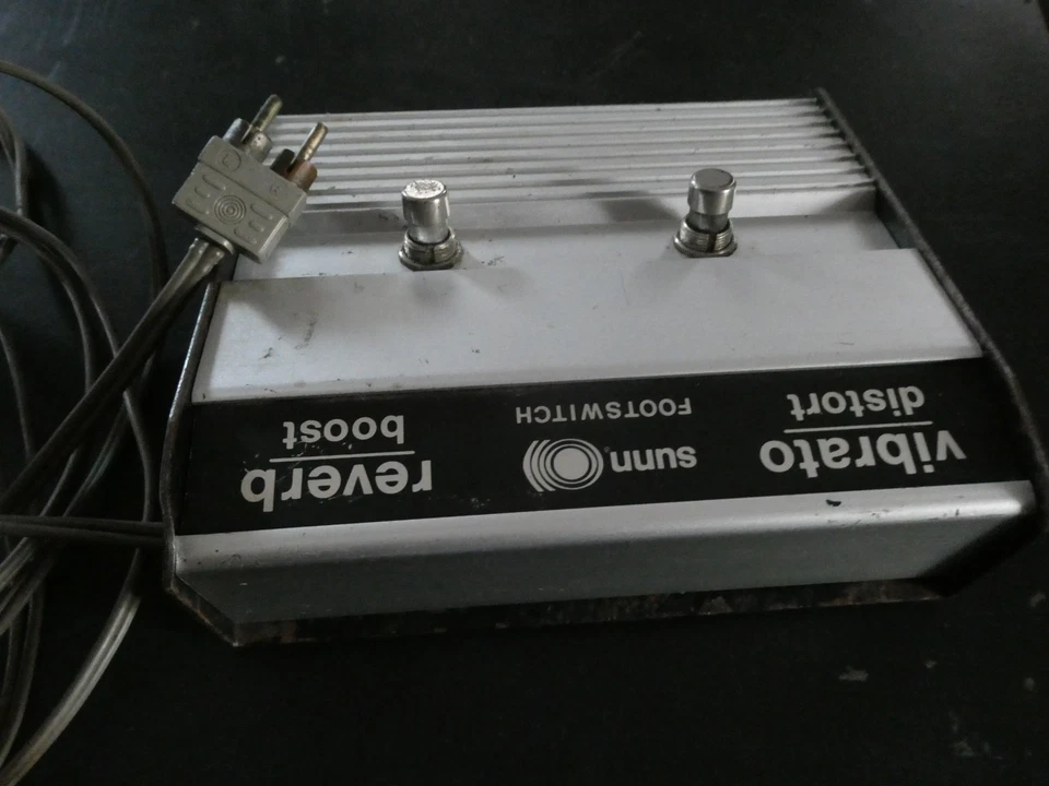 Distorsión de vibrato SUNN original / Reverb Boost / Interruptor de pie Foto 2 de 4