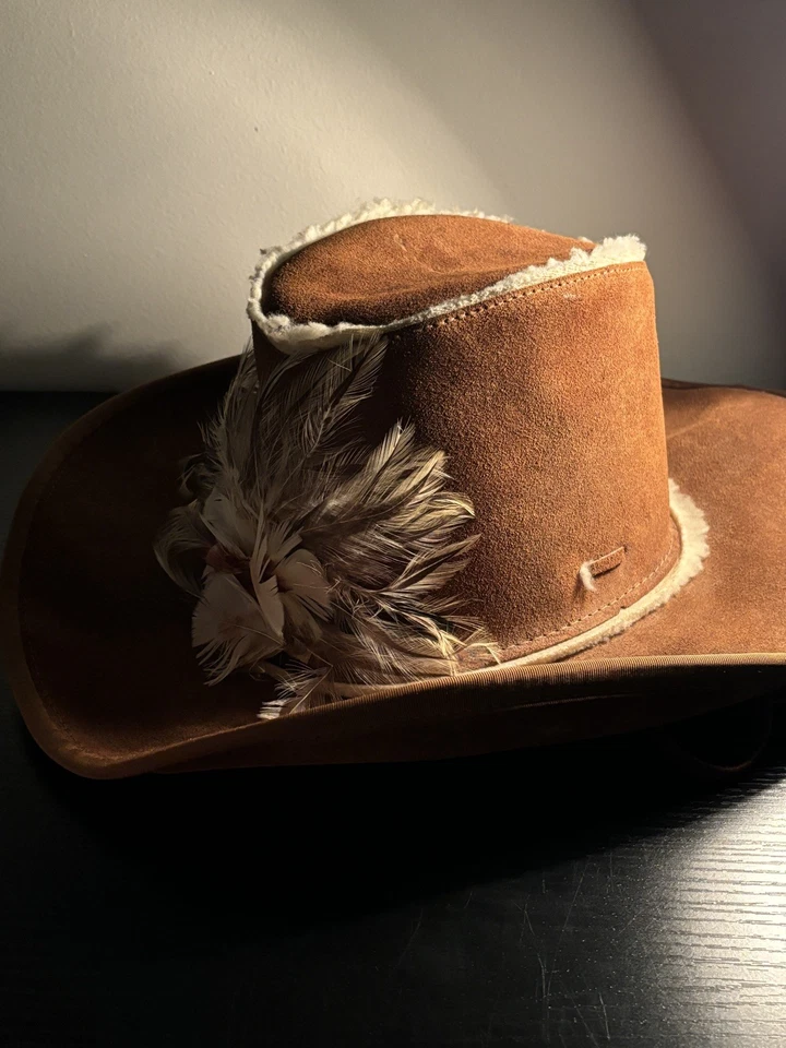 Sombrero de gamuza vintage de los años 80 Henschel Western pluma hecho en EE. UU. talla mediana  Foto 2 de 4