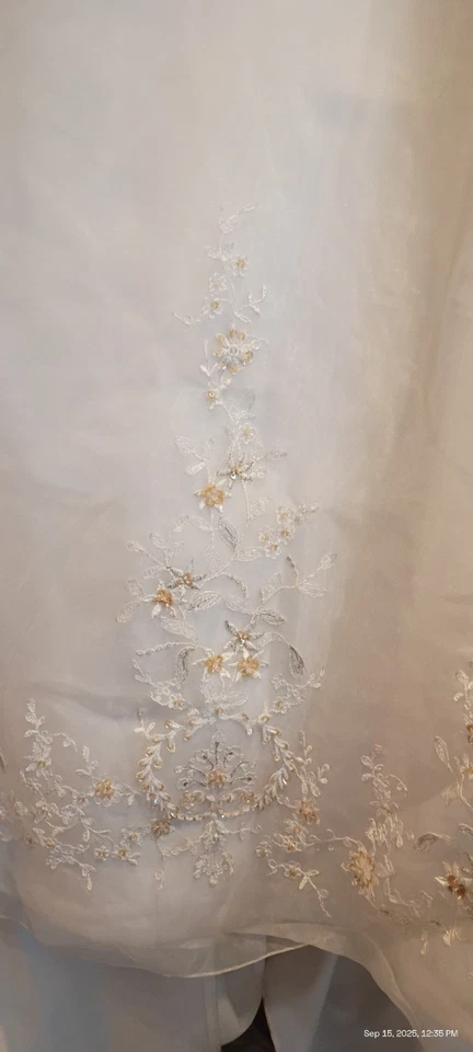 Casablanca Bridal Ivory Wedding  Gown - Image 2 of 4