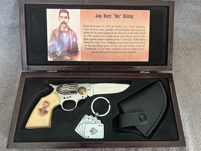 Collectible ''Doc Holiday'' Display Knife Set in Wooden Box