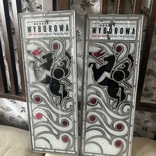 De colección Wyborowa Vodka Polonia Vodka Vitral 15.5" x 5.5" Caballero Hombre Cueva