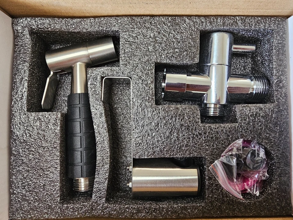 NUEVO EN CAJA Pulverizador de bidé/pañales Aqua Nexis de acero inoxidable con mango de goma Foto 4 de 4