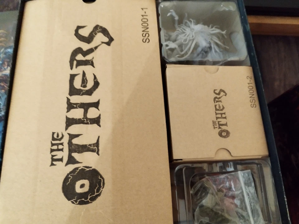 The others juego de mesa en castellano, está intacto  - Imagen 4 de 4