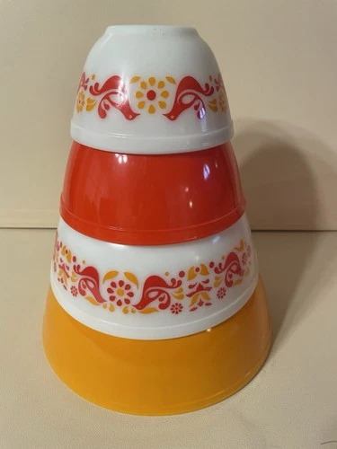 Vintage Pyrex “Friendship” 4-Piece Nesting Mixing Bowl Set (401–404) New in Box