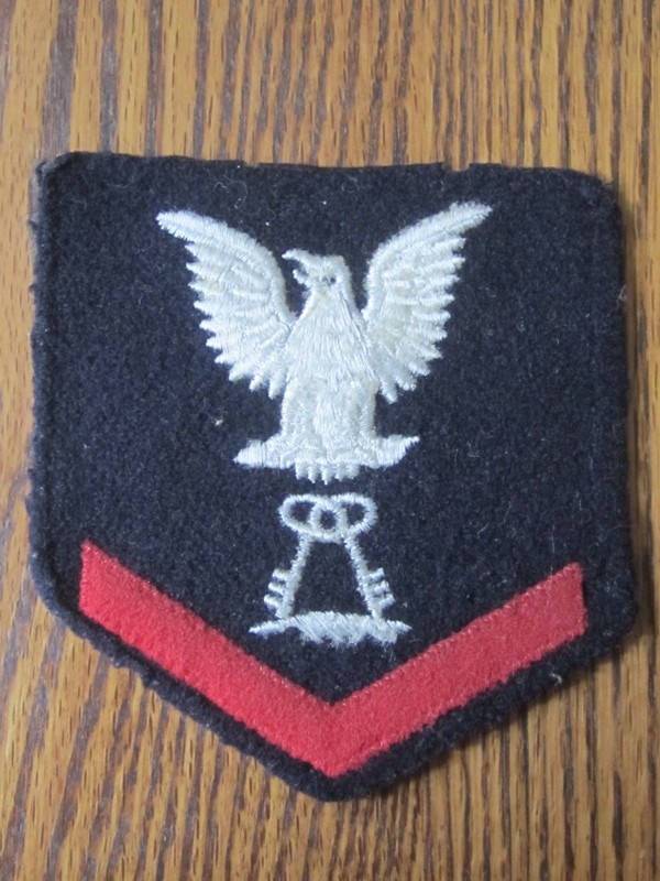 WWII ERA, US NAVY  COMMISSARYMAN, 3rd CLASS RATE , NO GLOW