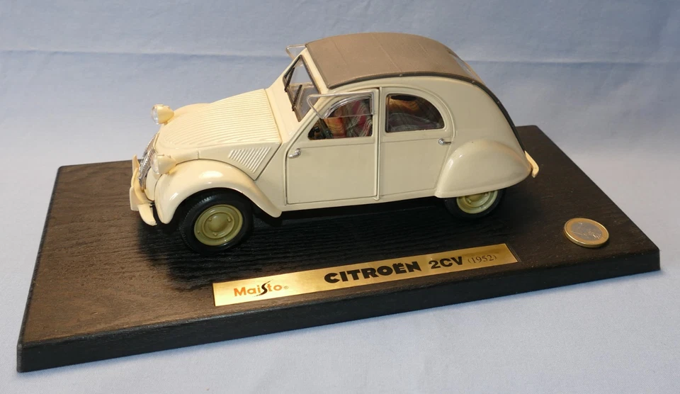 Maisto 1/18 : Citroën 2cv de 1952 (Toit fermé - Beige/Jaune - Sièges ecossais) - Photo 2/4