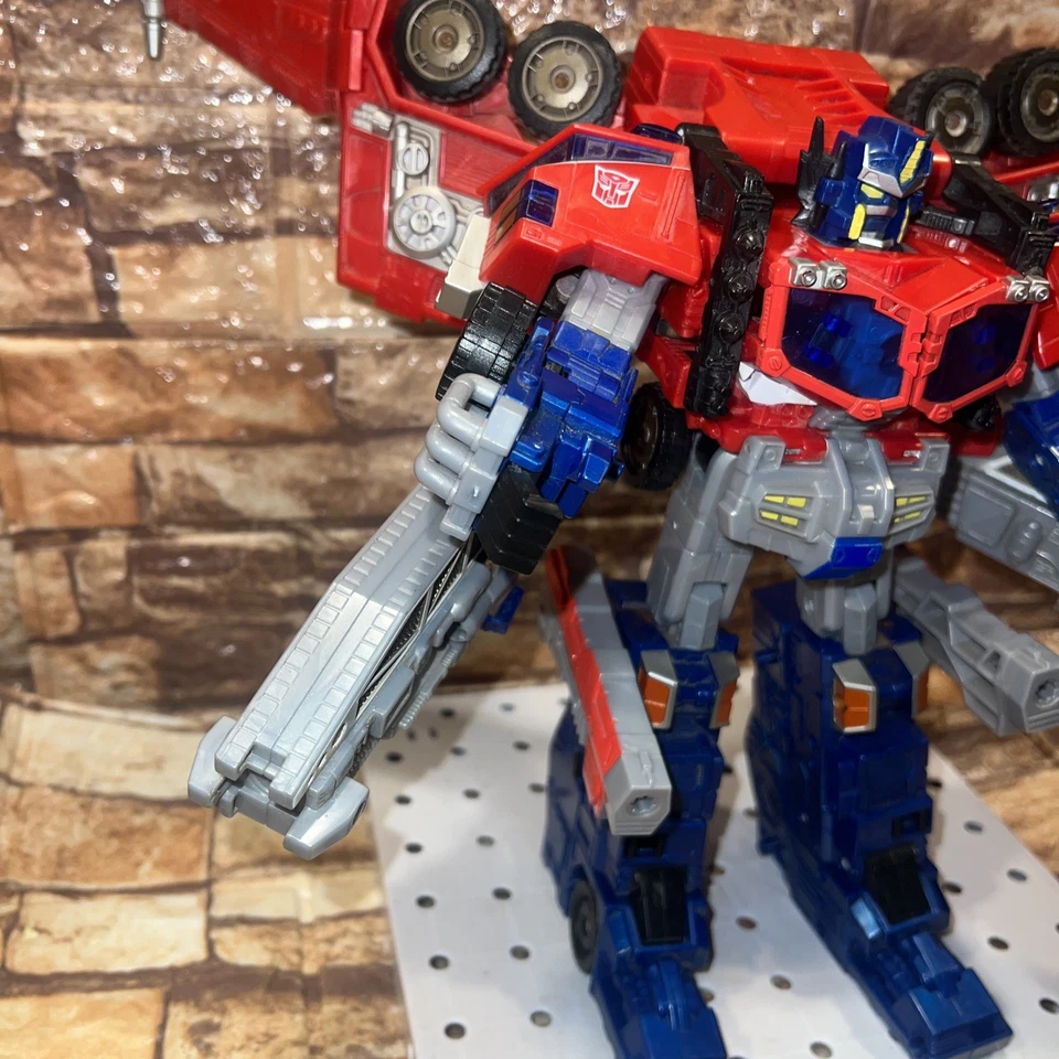 2005 Transformers Cybertron Leader Class Optimus Prime Near Complete HTF - Image 3 of 4