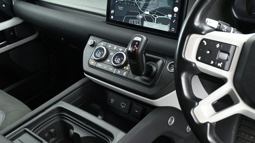 2020 Land Rover Defender 110 2.0 SD4 SE SUV 5dr Diesel Auto 4WD Euro 6 (s/s) (24 - Picture 2 of 24