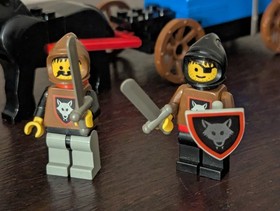 Vintage (1992) LEGO Castle set 6038 Wolfpack Renegades - RARE