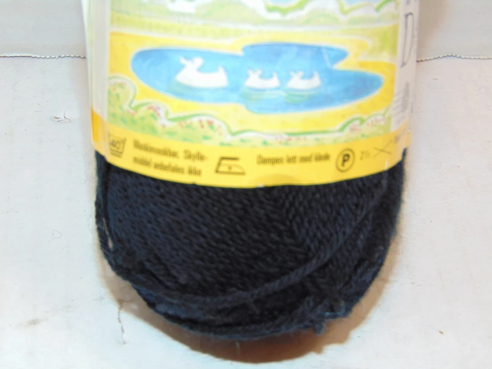 Baby Ull Dalegarn 100% lã cor preta 50 g novelo - Imagem 4 de 4