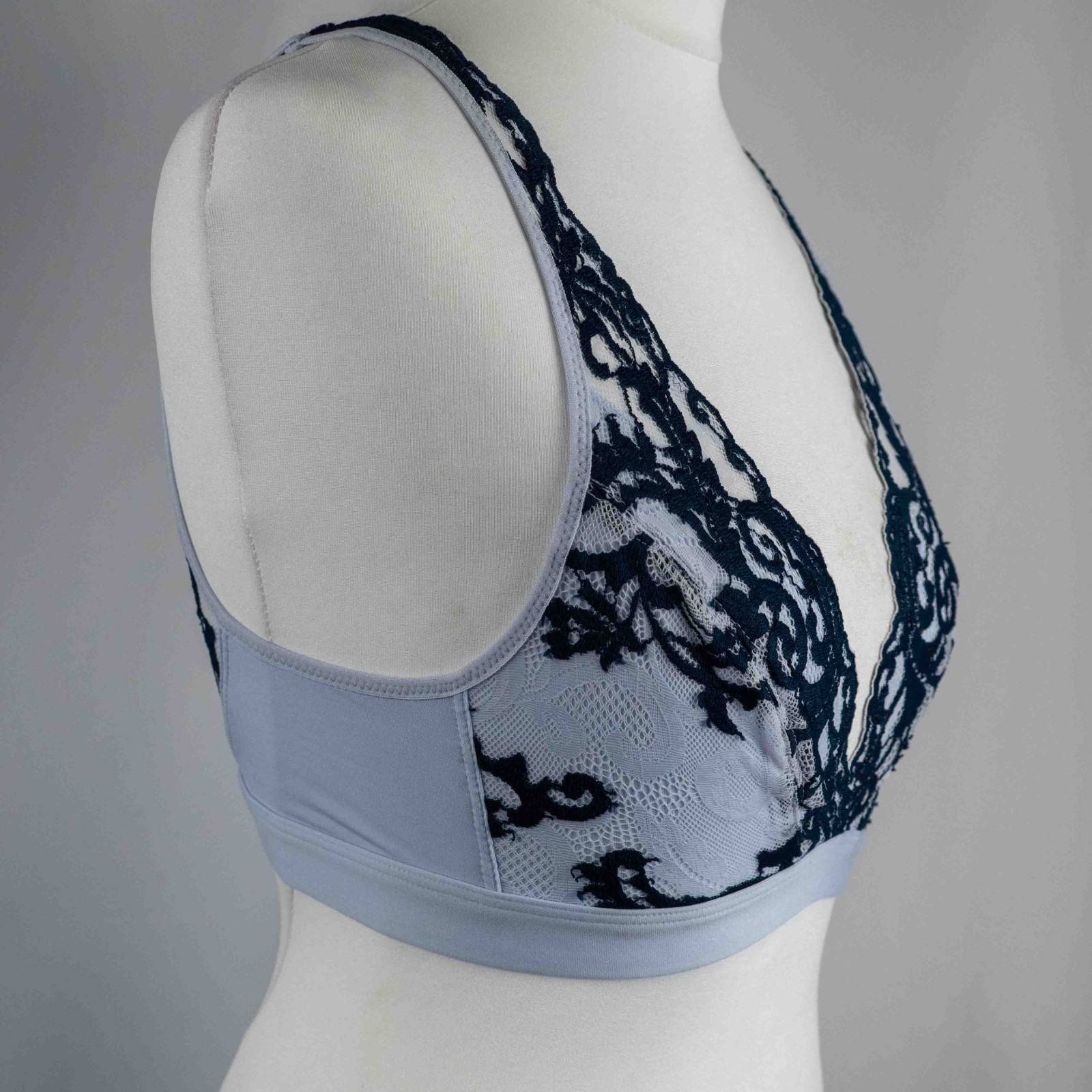 Wacoal Bralette Size S White and Black Floral | NWT image 3