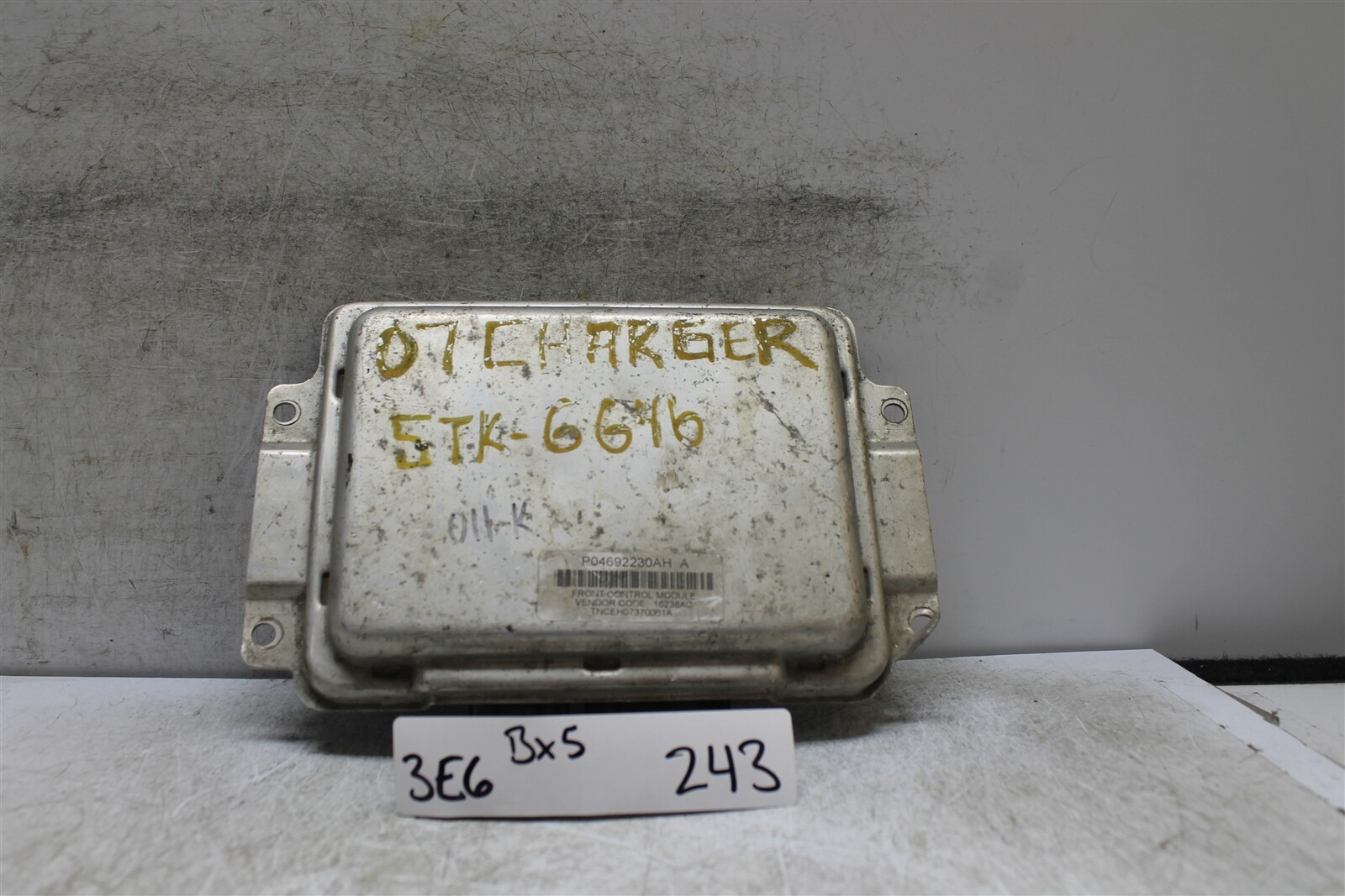 2007 Chrysler 300 Multifunction Unit MFU P04692230AH Module 243 3E6-B5 ...