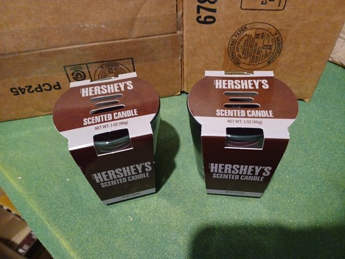 Lot Of 2 Hershey's Chocolate Candy Scented Candle 3 Oz - Picture 2 of 4