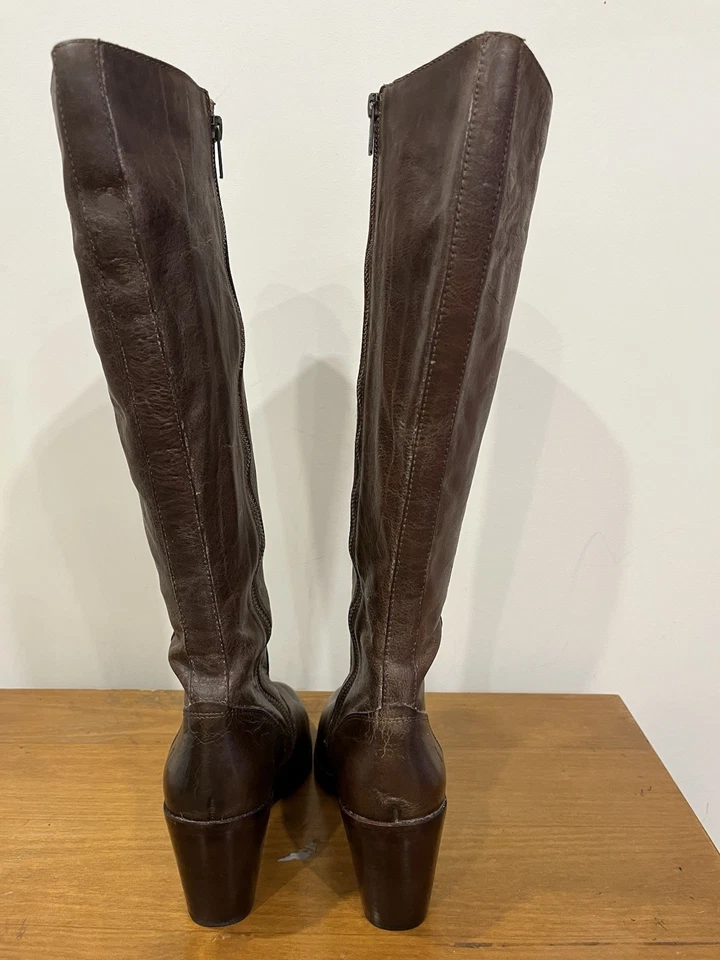 Frye - Botas hasta la rodilla de cuero Emma con cremallera y tacón de cuña talla 8 Foto 3 de 4