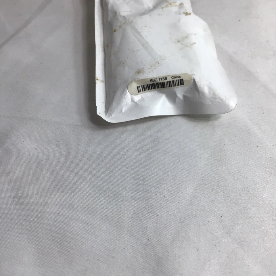 Genuine Apple Mac Male DVI to VGA Monitor Video Adapter Cable (DVI-I to VGA) - Image 4 of 4