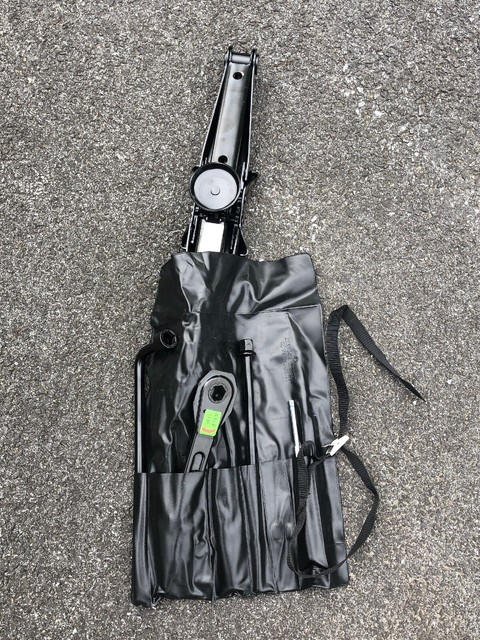 2008-2017 MERCEDES BENZ MATRIX JACK AND TOOL KIT ...