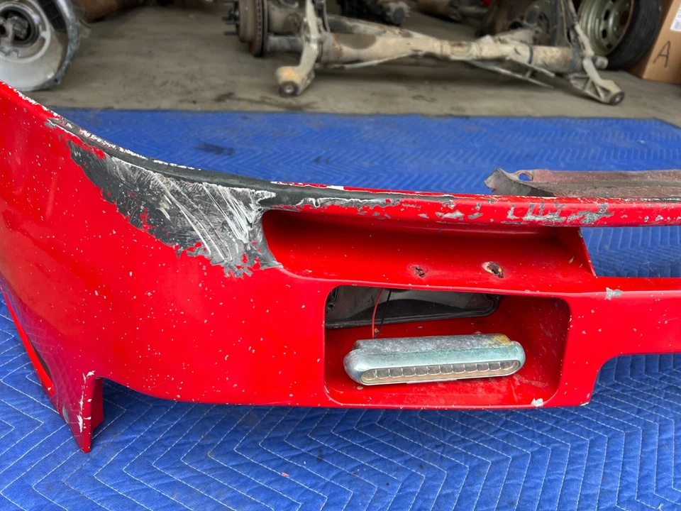 Parachoques delantero rojo Porsche 944 1983-1985 panel de cubierta de valencia inferior OEM #1858EM Foto 3 de 4