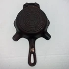 Vintage GRISWOLD Mini Cast Iron Skillet Ashtray #00-570A w/MATCH HOLDER &Matches