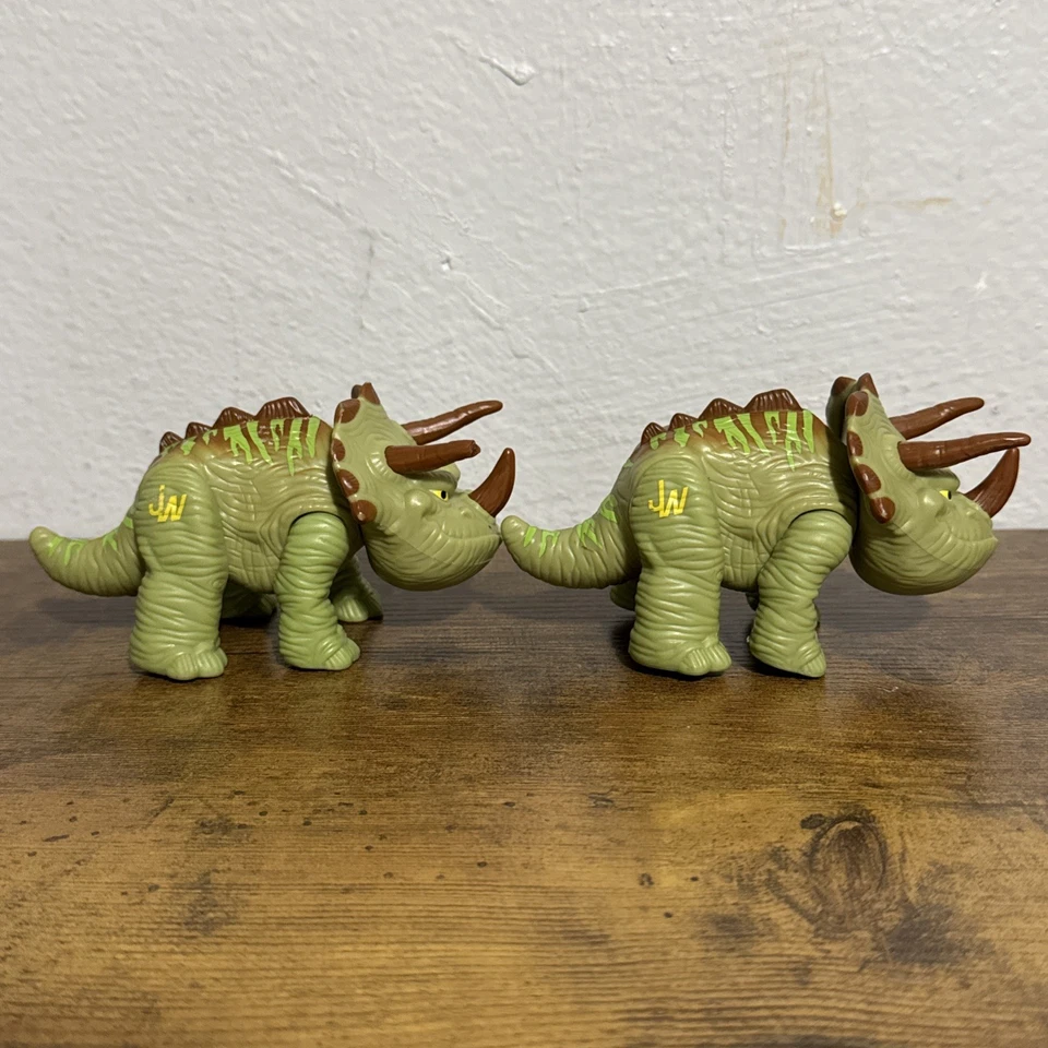 2x Figura de acción Playskool Heroes Jurassic World verde Triceratops Foto 4 de 4