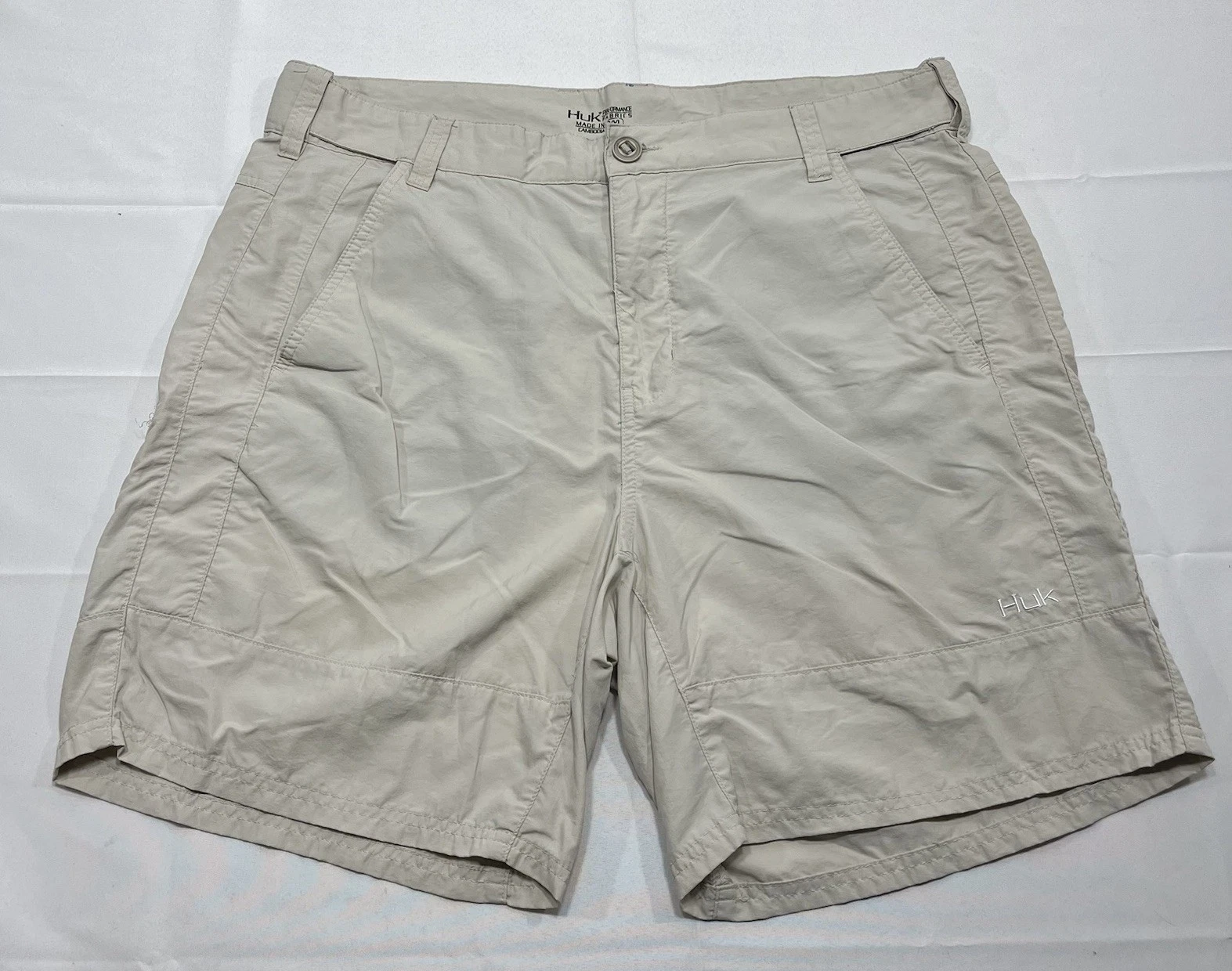 Huk Fishing Shorts Mens 2XL Beige Performance Cargo Outdoor Stretch Nylon Rogue