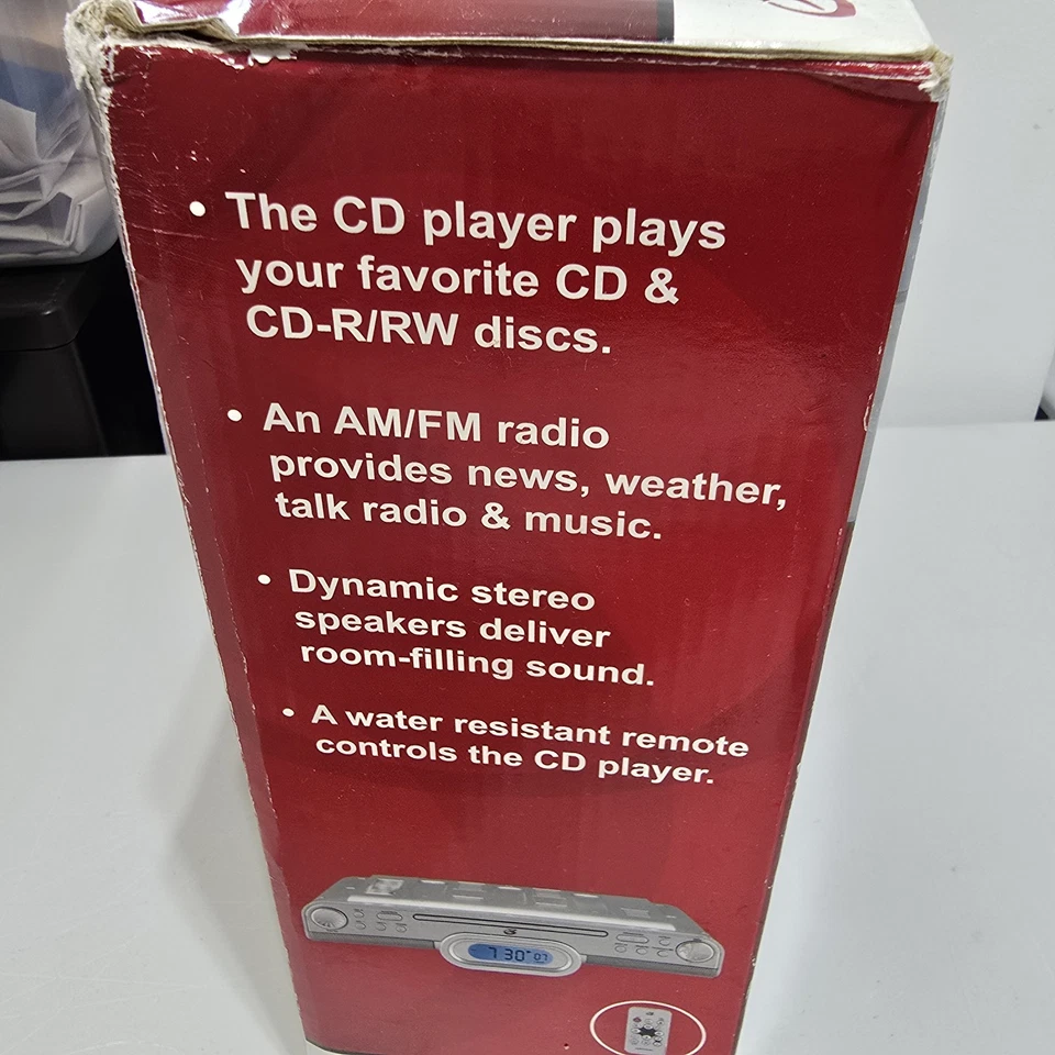 Novo Na Caixa GPX Sob Gabinete CD Player Rádio AM FM Relógio Digital e Temporizador de Cozinha - Imagem 2 de 4