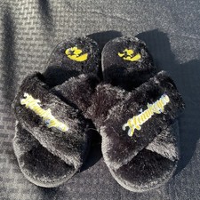 FOCO Iowa Hawkeyes Slippers Women  s Extra Small 5-6 Black Gold Logo New 