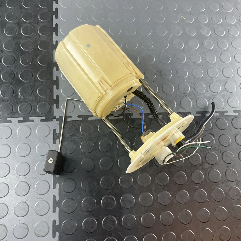 Conjunto de bomba de combustible Lexus RX330 2004-2007 OEM 23221-62060 Foto 2 de 4