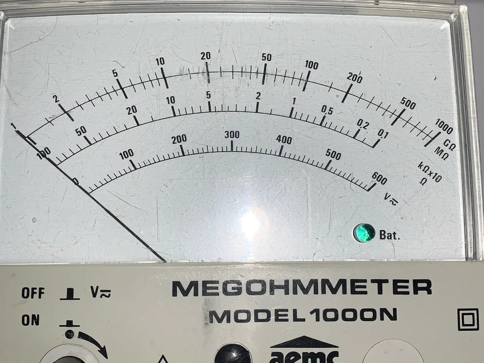 AEMC MEGOHMMETER, 1000N, 600V,  W/ CASE 10" X 7-1/2" X 5"  **PARTS ONLY** - Image 3 of 4