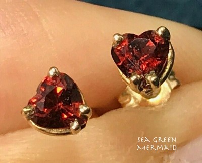 10 Karat Gelbgold Rubin Rot Granat Herz Ohrringe. WINZIG