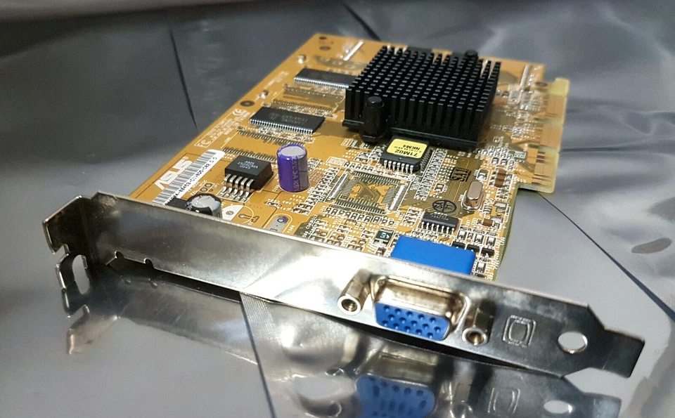 Vintage ASUS V7100MAGIC/PURE/32M/SE/U Nvidia GeForce 2 MX200 AGP 32M Video Card - Image 2 of 3