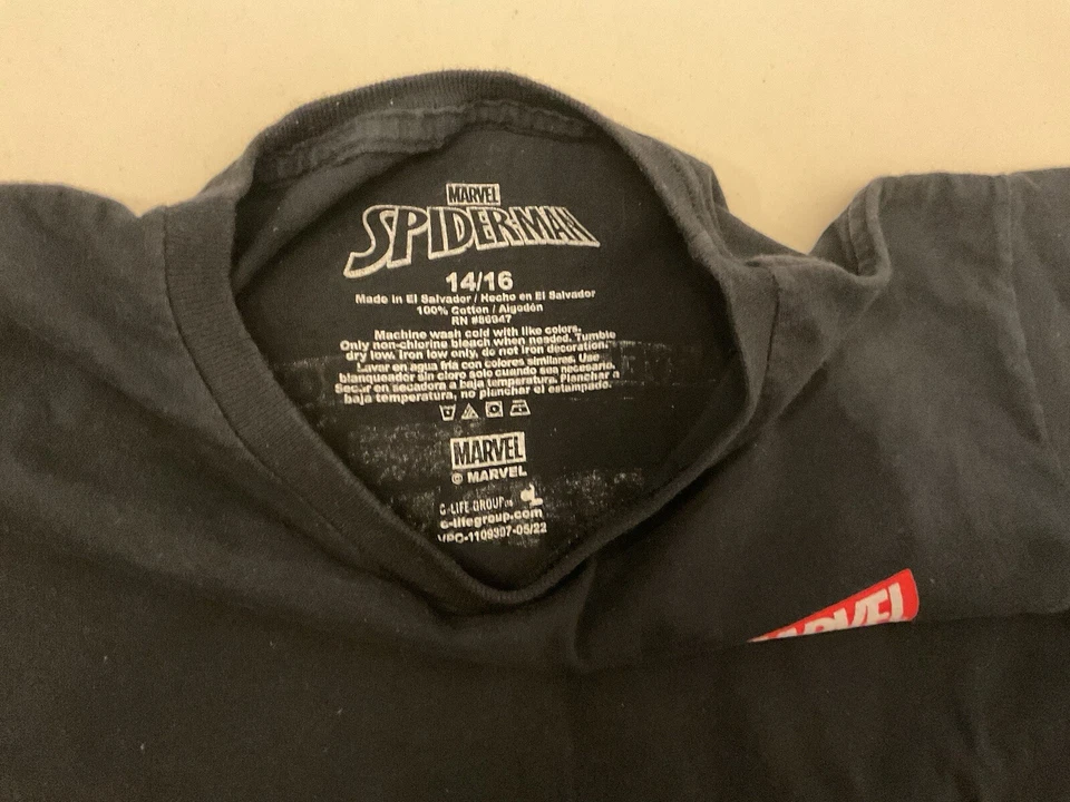 MARVEL Spider-Man Large Full Back  Comic Graphic Youth 14/16 Black T Shirt - Image 4 of 4