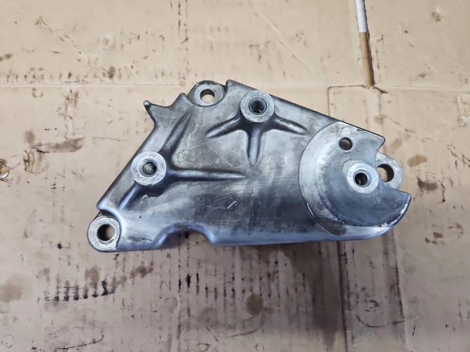 08-20 Nissan 370z Infiniti G37 M37 Q70 VQ37VHR Idler Pulley Bracket 11926-EY00A - Image 3 of 4