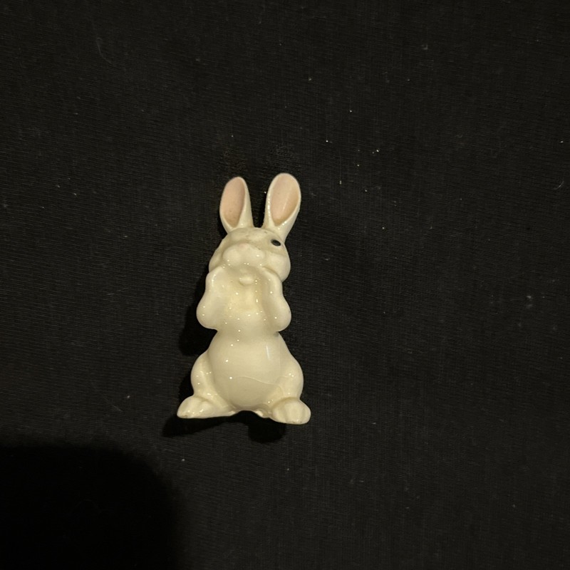 Hagen Renaker miniature made in America Papa Rabbit Whispering Rabbit