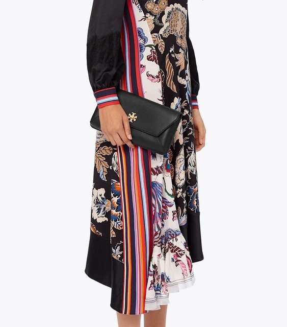 kira envelope clutch