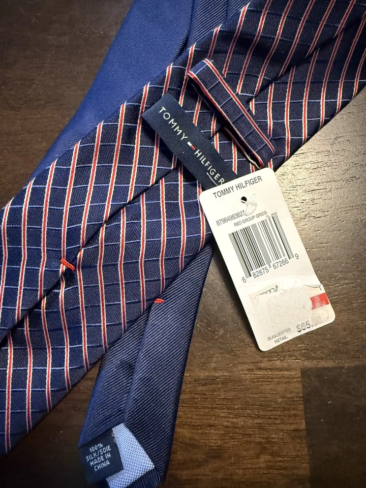 Nuevo con etiquetas Corbata Tommy Hilfiger Para Hombre 100% Seda Rayas Estilo Clásico Rojo Azul Foto 3 de 4