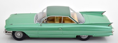 KK scale KKDC181253 1/18 Cadillac Series 62 Coupe DeVille 1961 Light Green Met. - Picture 3 of 7