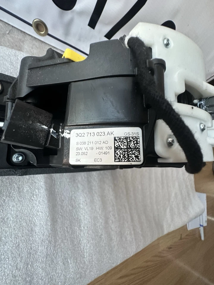 VW Passat B8 Arteon Automatic Gear Selector Unit And Cable 3Q2713023AK - Image 2 of 4