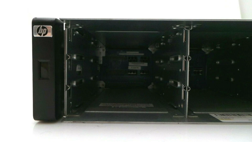 HP AP845A StorageWorks P2000 G3 FC LFF Storage Array No Drives - Image 2 of 4