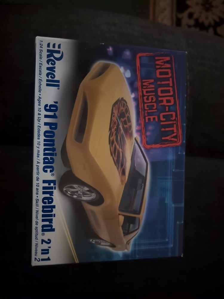 Revell Model Building Set Kit Motor City Muscle 1991 Pontiac Firebird,