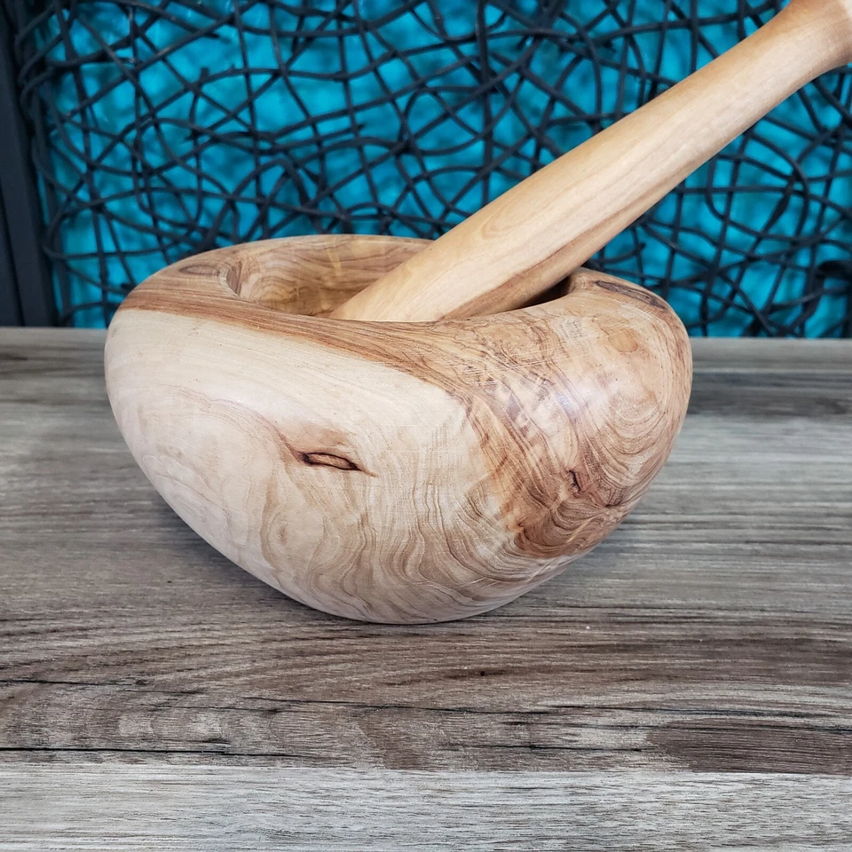 Mortero de madera rústico redondo y despensa de mazo boticario 3,25" de alto x 6" de ancho Foto 4 de 4