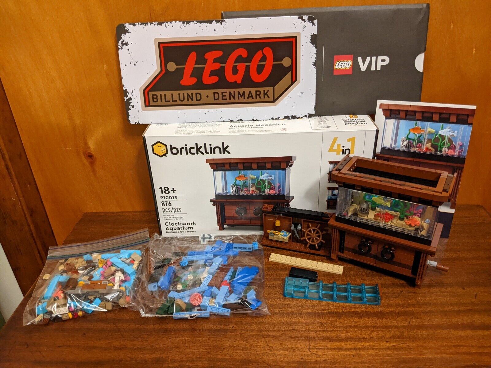 LEGO Bricklink: Clockwork Aquarium 910015 +Lego Tin Sign. Complete