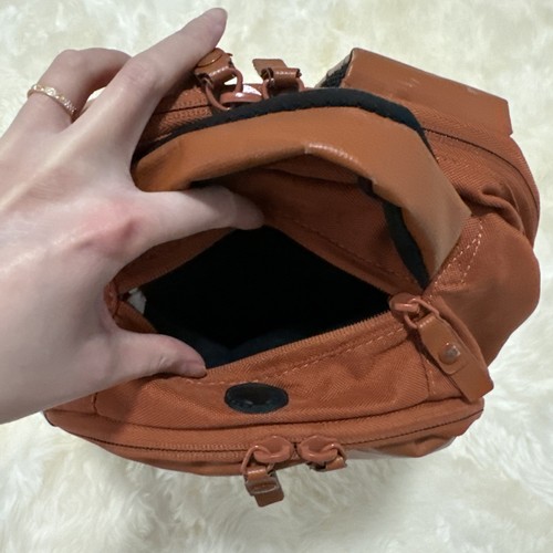 Auténtico Raro DC Shoe Co EE. UU. Y2K Cuero Patín Ropa de Calle Hombres Mochila - Imagen 13 de 23