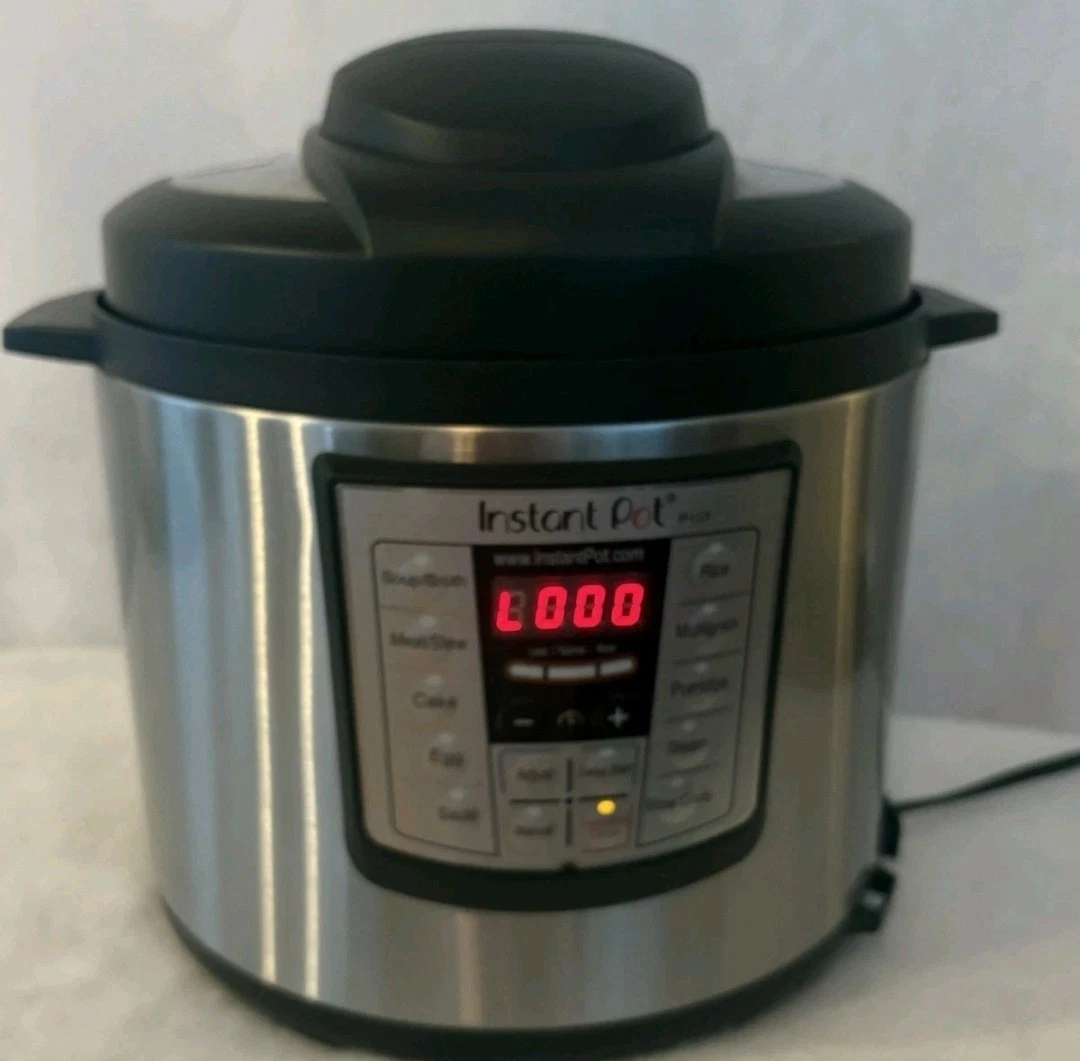 Instant Pot 6 Quart Multi-Use Pressure Cooker IP-LUX60 V3, With Recipe Book, EUC