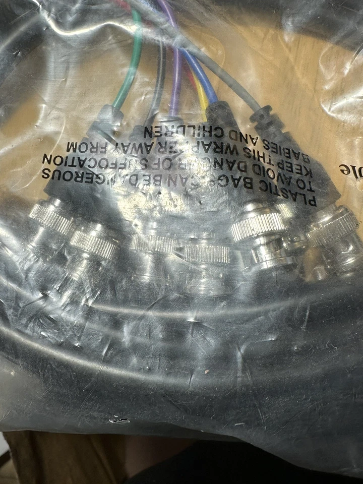 DVI-I Dual Link to 7- BNC Male Breakout Cable - Image 3 of 4