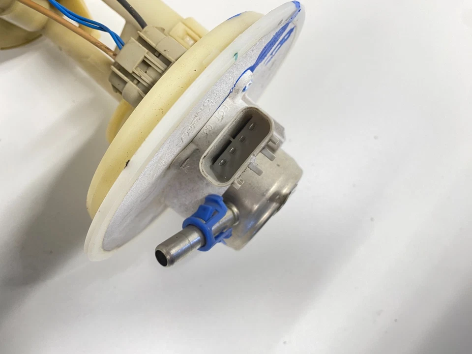 Conjunto de bomba de combustible Chrysler Sebring 2001-2002 OEM Foto 2 de 4