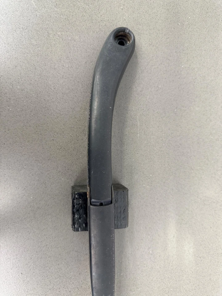 Pontiac GTO 2004-2006 par de brazos de limpiaparabrisas OEM *sin cuchillas* Foto 3 de 4