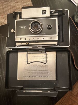 Poloroid Automatic 250 Land Camera with Flash, Bulbs, Case, Portrait Kit  581A