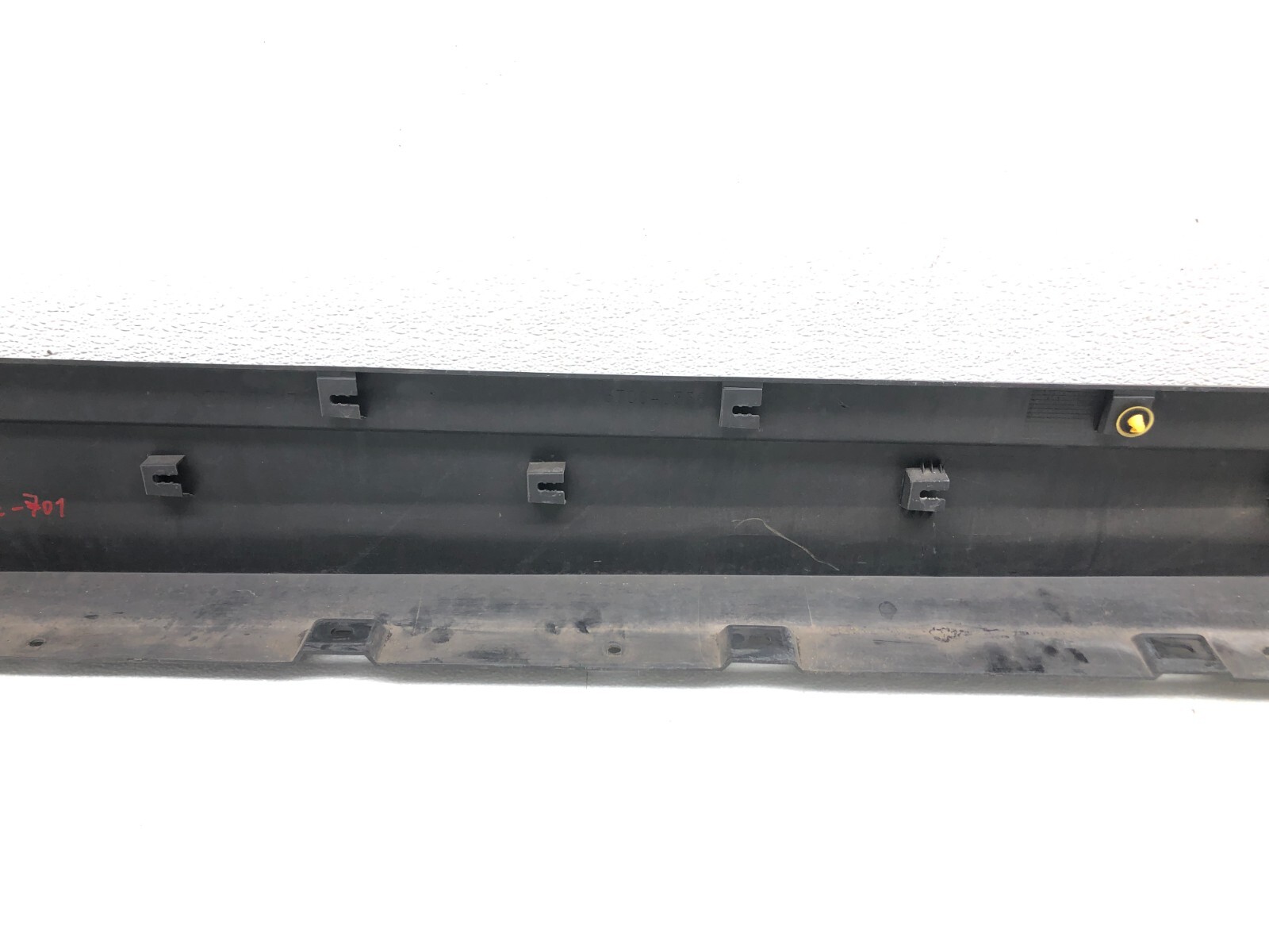 2017-2024 MASERATI LEVANTE RIGHT PASSENGER SIDE SKIRT ROCKER PANEL MOLDING OEM