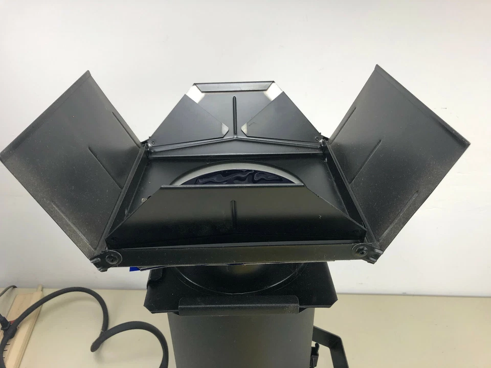 Altman PAR56 Stage / Theater Lighting with bulb, barn doors, and filter holder - Image 3 of 4